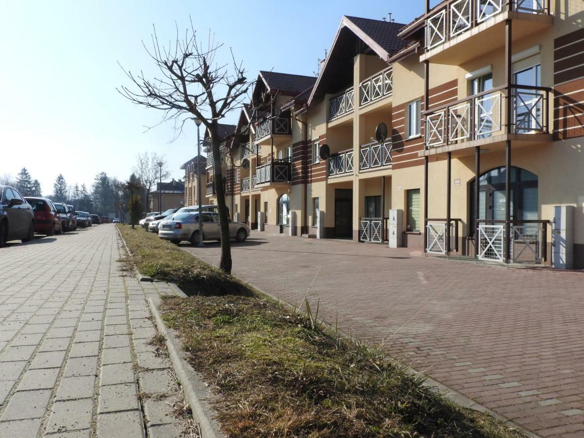 Апартаменти Apartament Nad Stawami Санок Екстер'єр фото